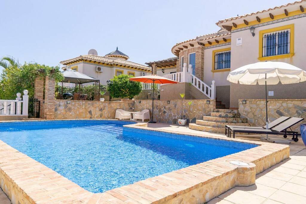 Casa Lilly-Rose, A Beautiful 3 Bedroom Detached Villa A Short Walk To The Villamartin Plaza & Golf Course Exterior foto