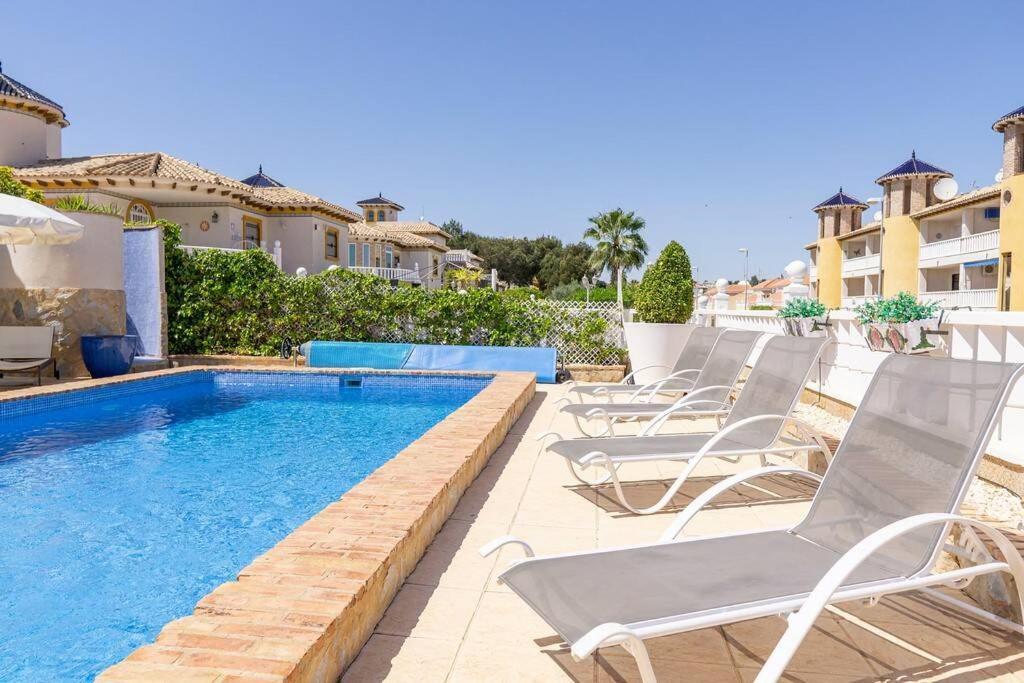 Casa Lilly-Rose, A Beautiful 3 Bedroom Detached Villa A Short Walk To The Villamartin Plaza & Golf Course Exterior foto