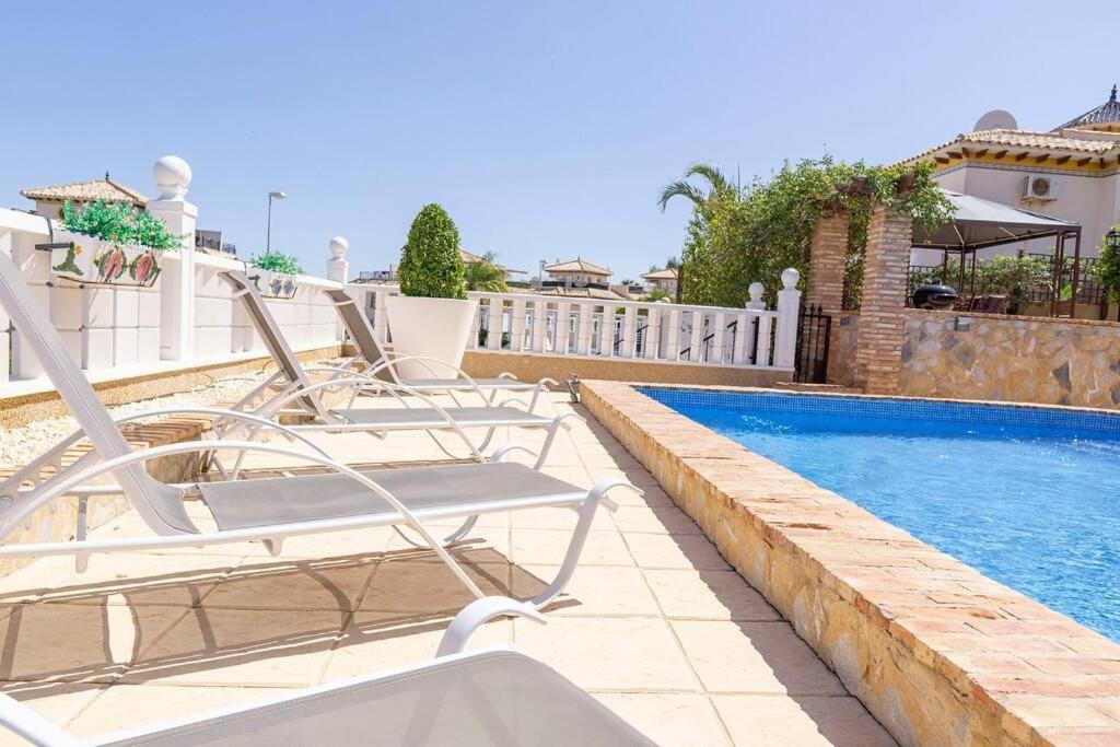 Casa Lilly-Rose, A Beautiful 3 Bedroom Detached Villa A Short Walk To The Villamartin Plaza & Golf Course Exterior foto